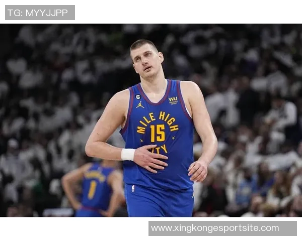 约基奇半场高效表现19分7板8助攻多次快攻扣篮展现统治力